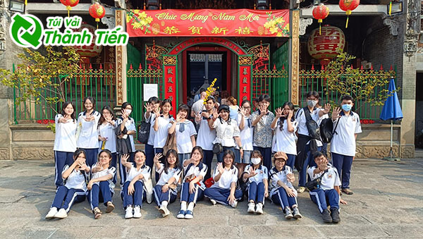 Đồng phục học sinh trường THPT Hùng Vương Quận 5