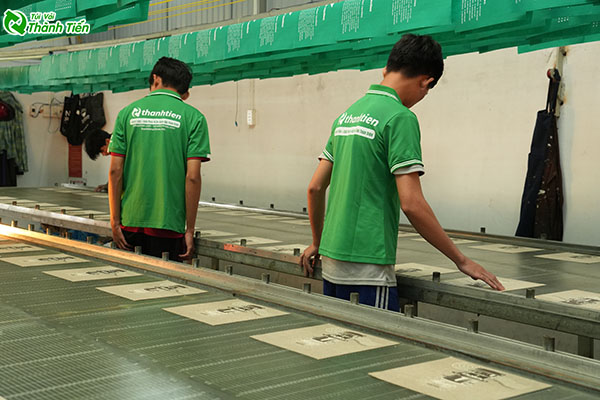 Xưởng may túi đeo chéo vải dù Thành Tiến