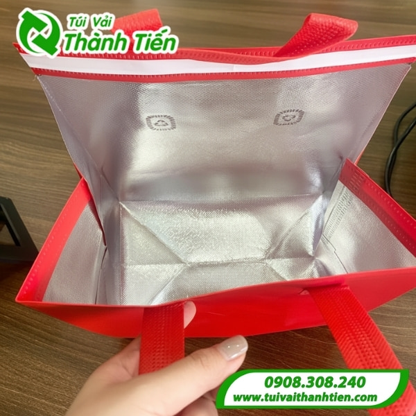 Lớp trong của t&uacute;i giữ nhiệt