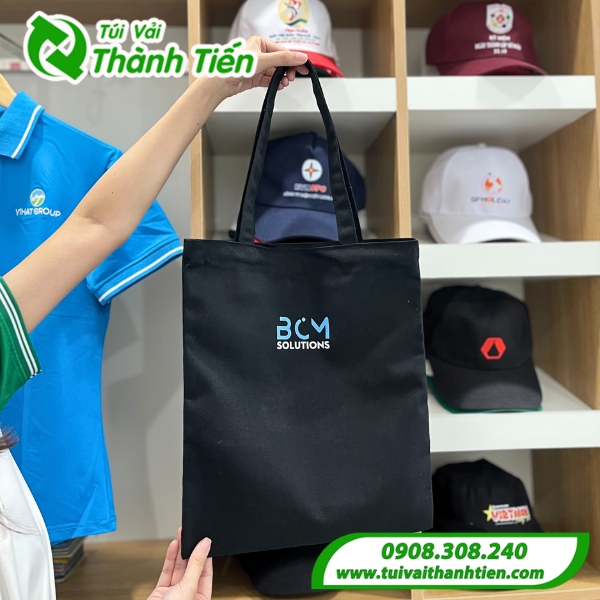 Mẫu túi vải vuông canvas in logo thương hiệu BCM
