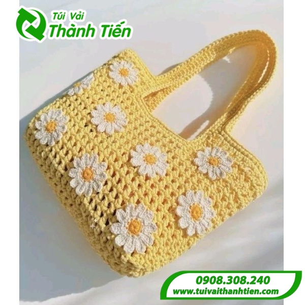 Mẫu túi len thêu hoa cúc dễ thương